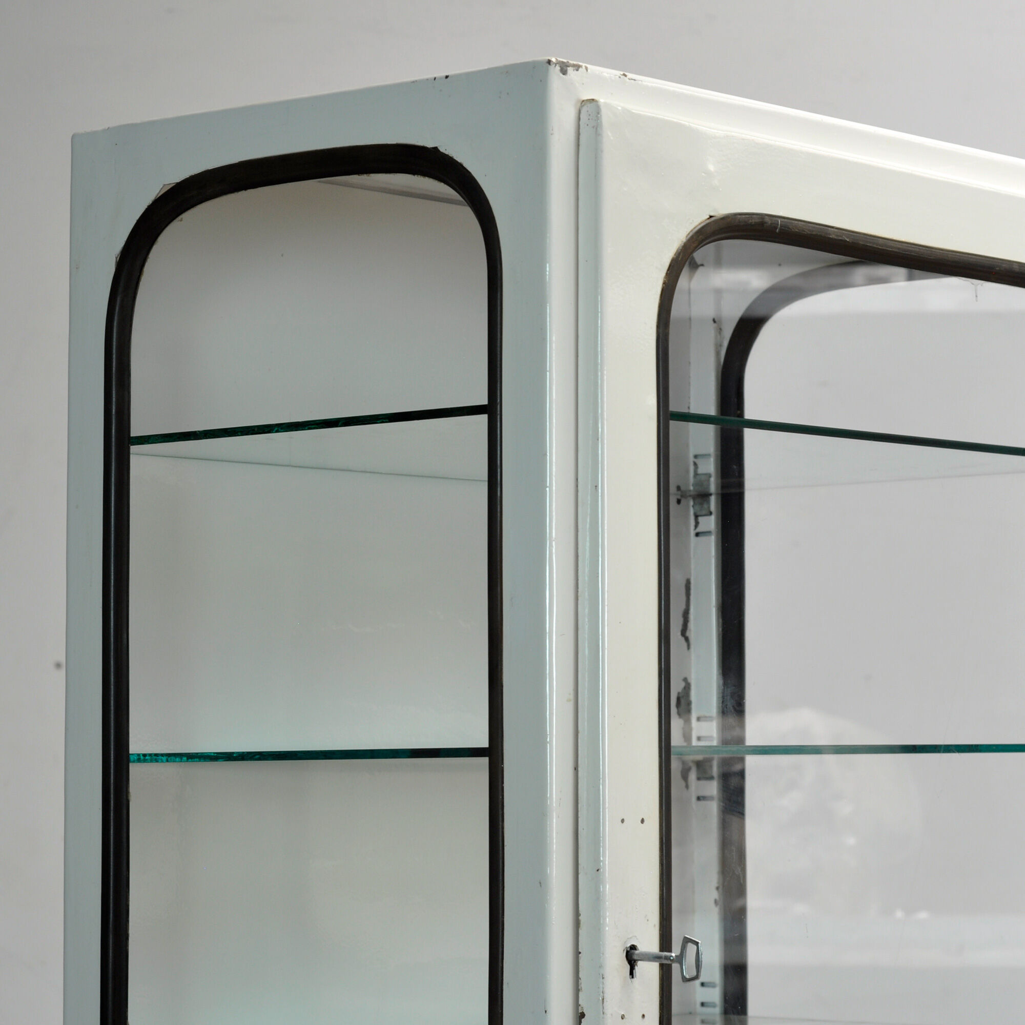 Vintage medicine cabinet, 1970s