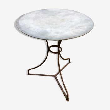 Garden pedestal table