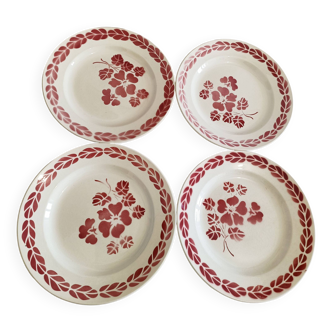 Assiettes plates fleurs rouges