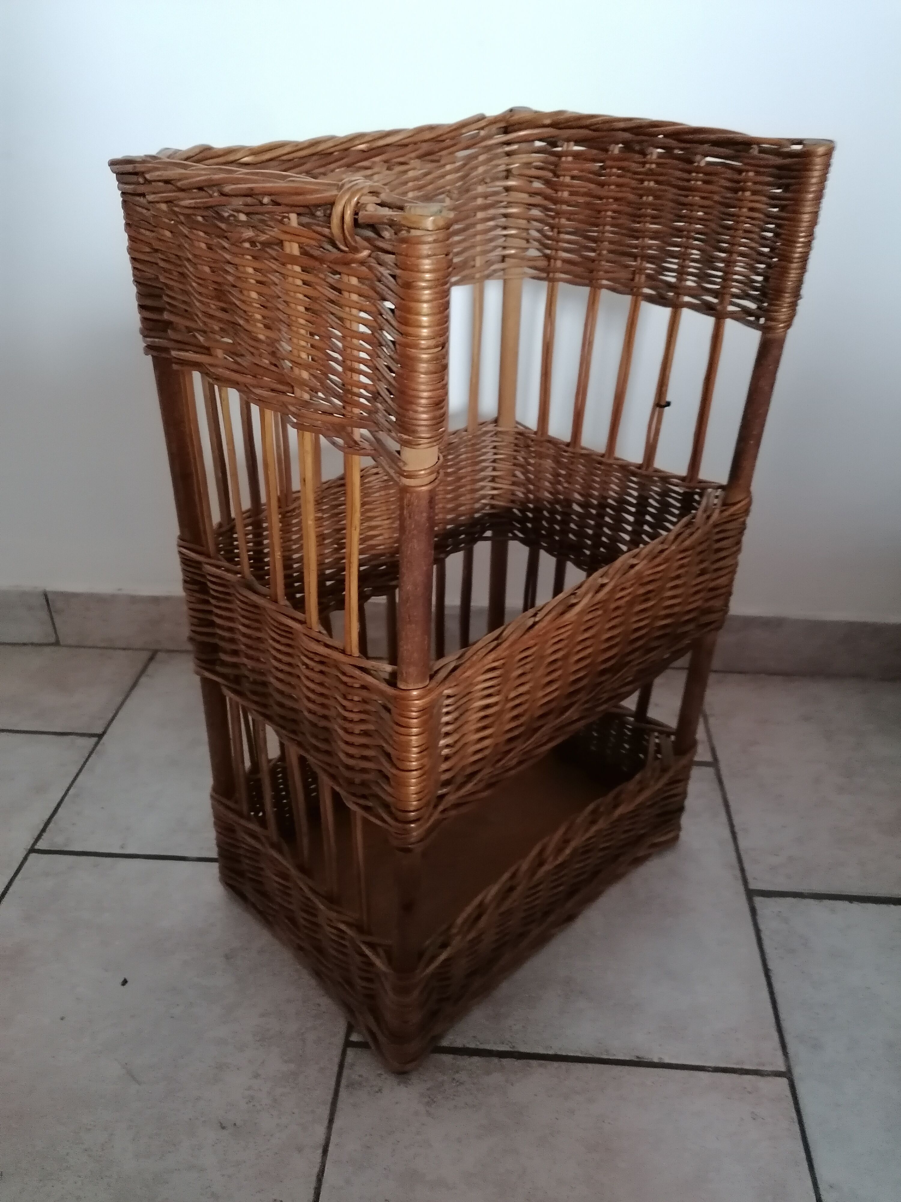 Basket display hutch to rattan bread wicker bakery baker trade