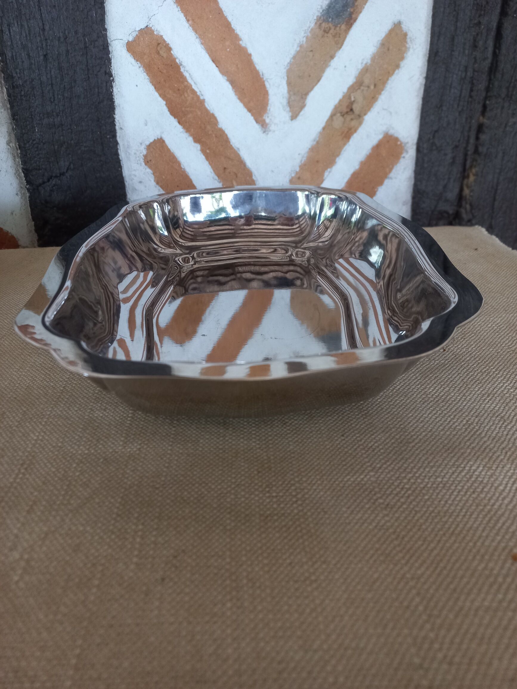 Set of 2 stainless steel hollow dishes