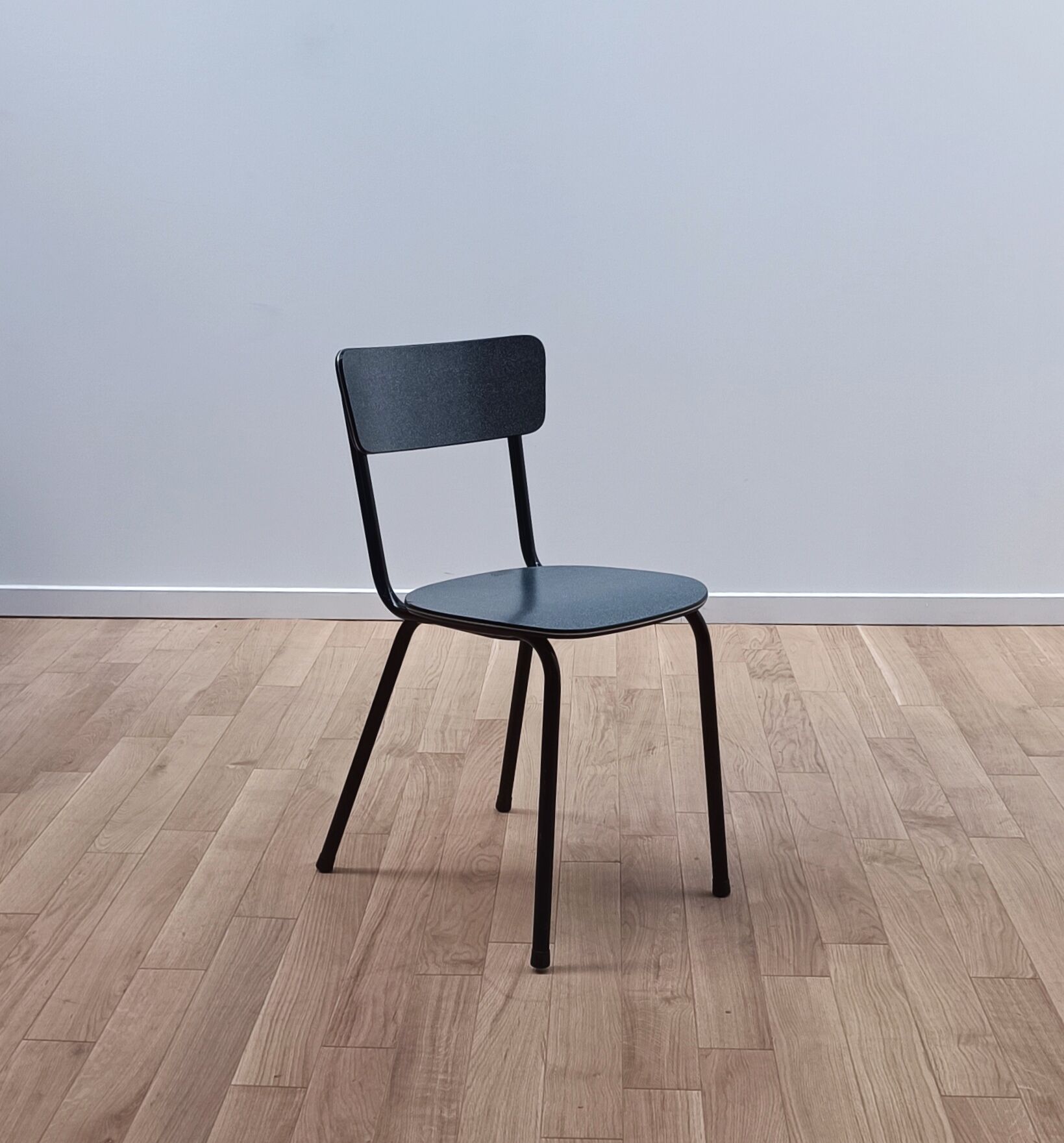 Chaise de cantine vintage