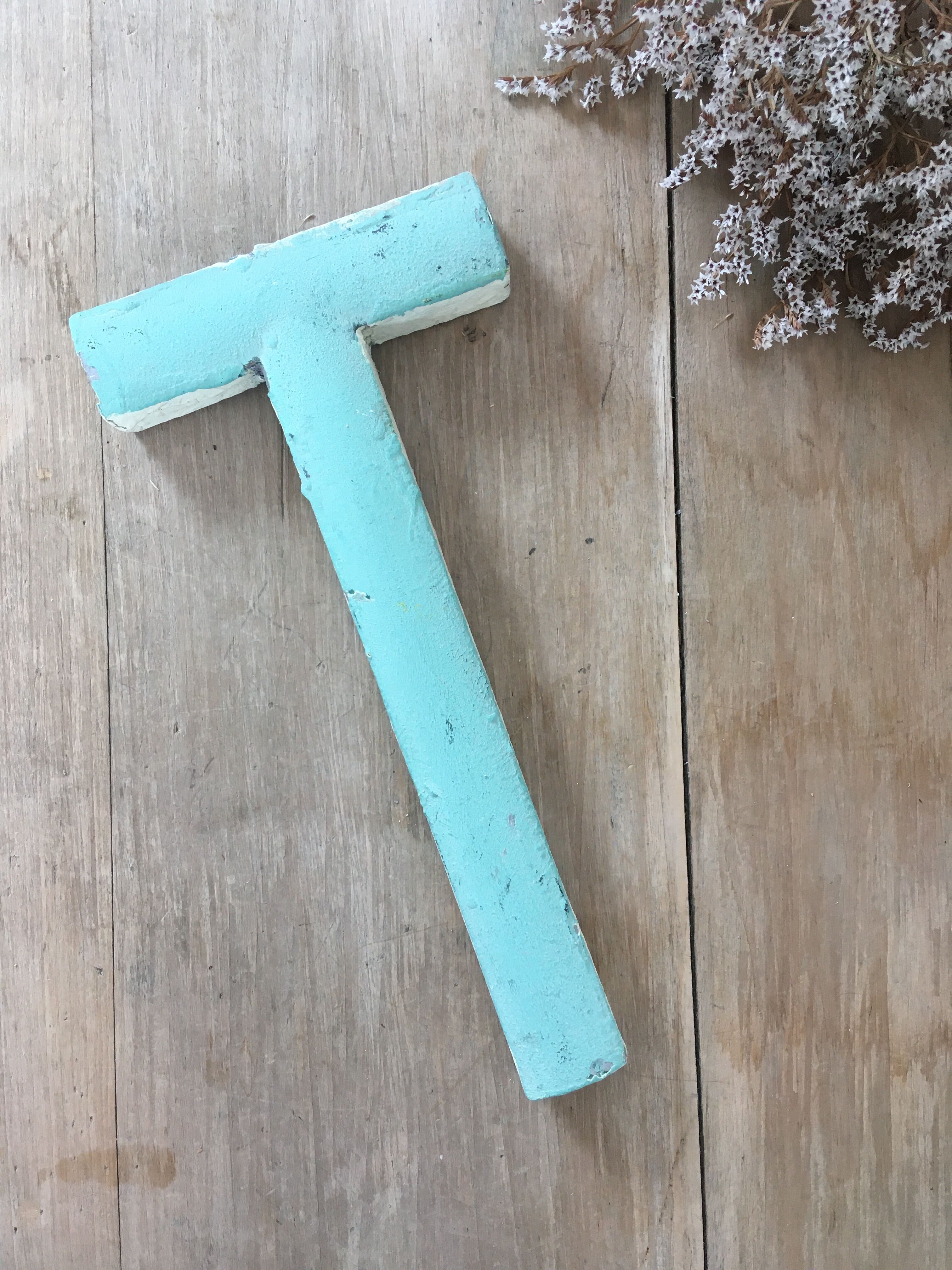 Vintage celat t sign letter