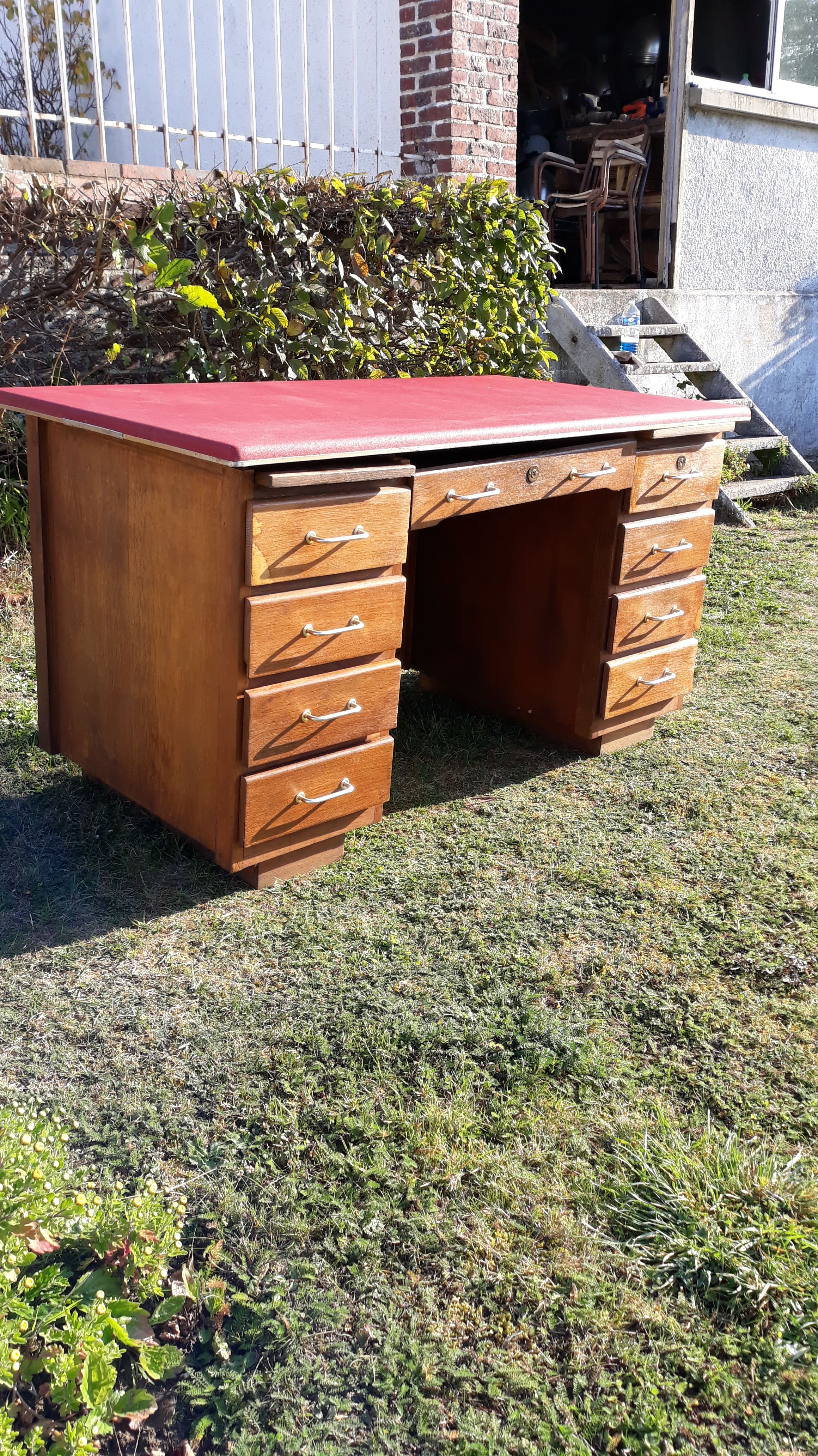 Bureau en bois plateau vinyle rouge