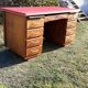 Bureau en bois plateau vinyle rouge