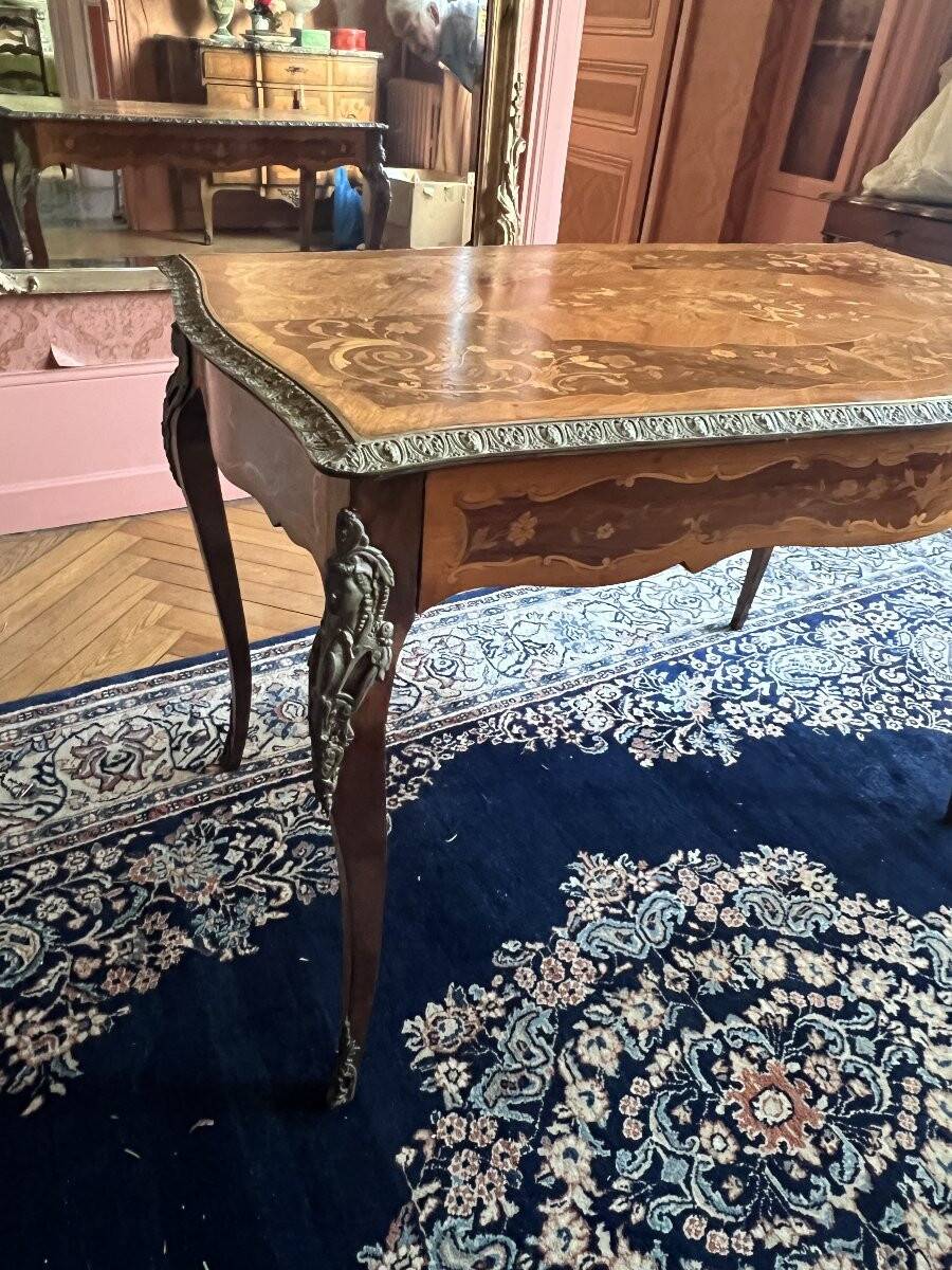 Desk, rosewood marquetry table, bronze ornaments dating from the late 19th century.