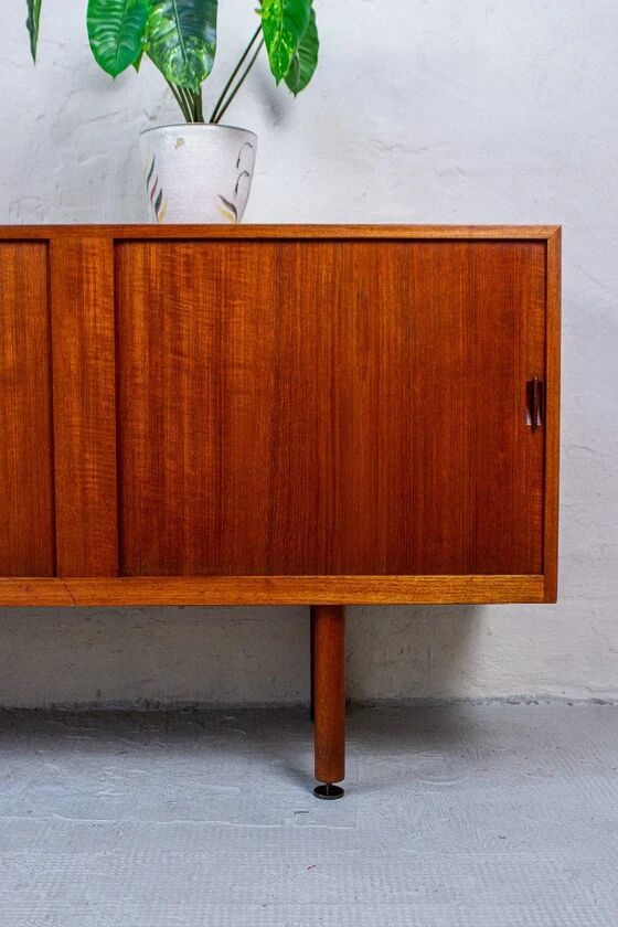 Ejnar Larsen & Aksel Bender sideboard with sliding doors, teak, vintage mid-century Danish design, Næstved Møbelfabrik.