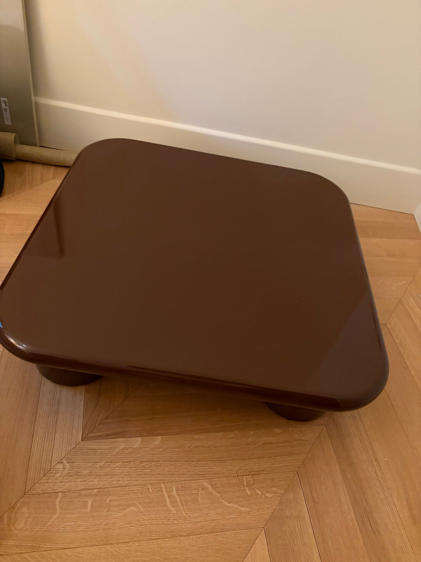 Chocolate varnished coffee table Pastill