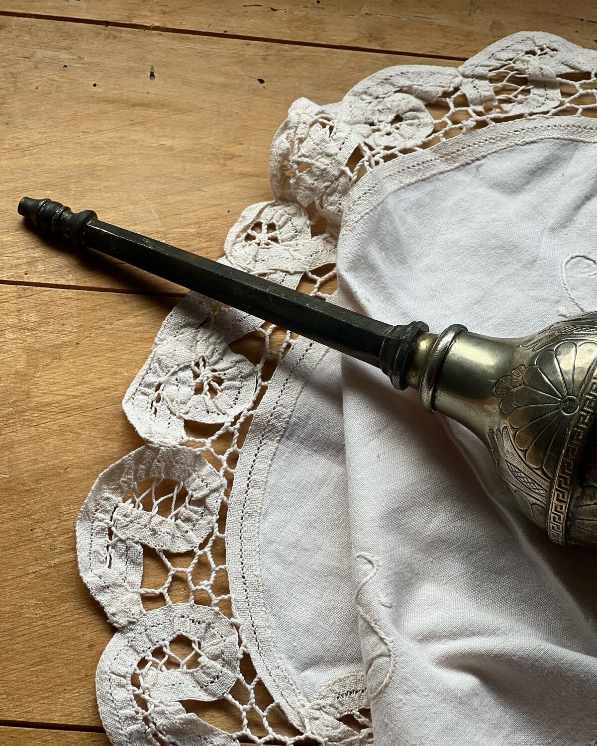 Oriental sprinkler in silver metal and brass