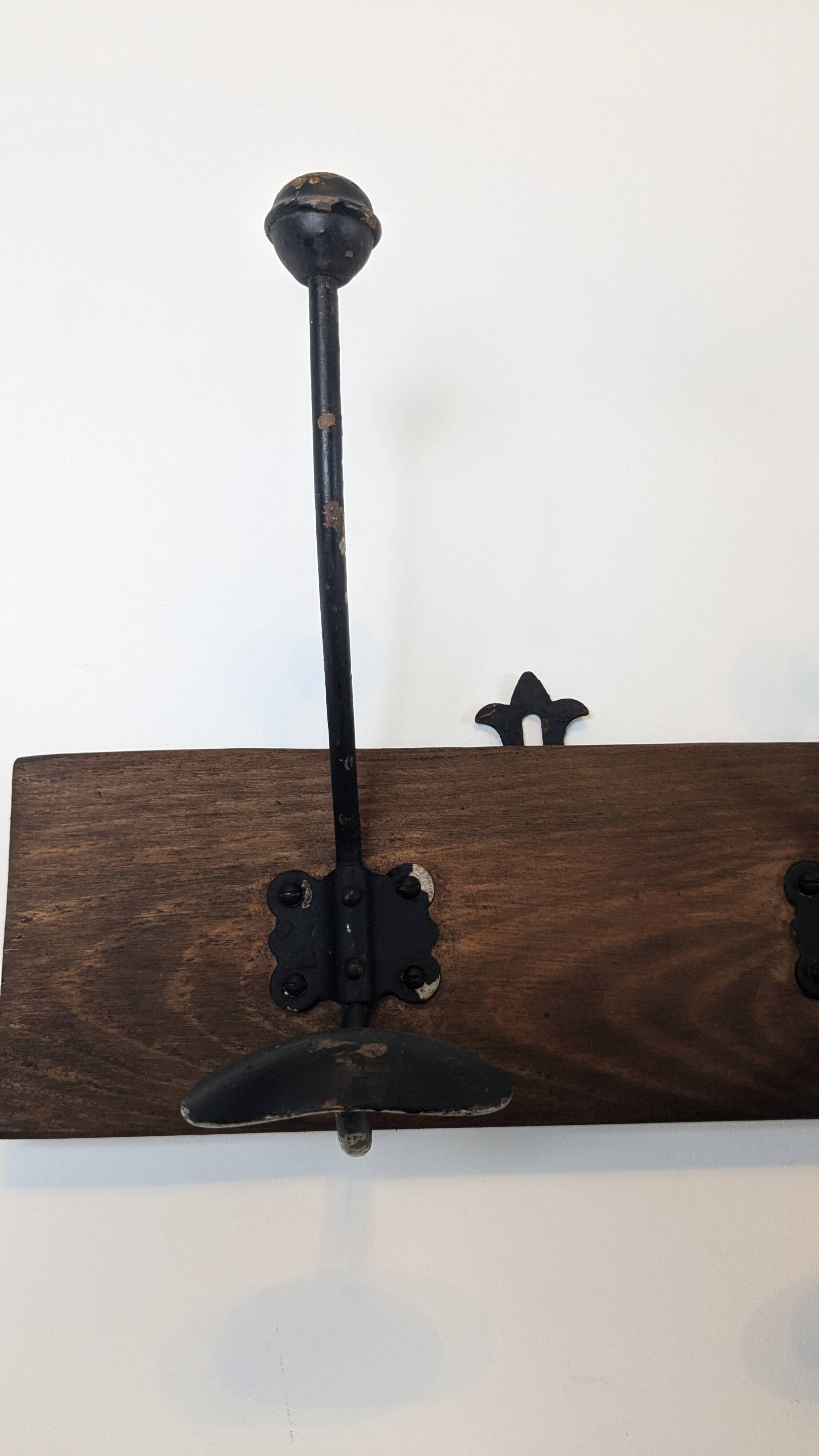 Patère 4 crochets en bois & fer – style industriel chic