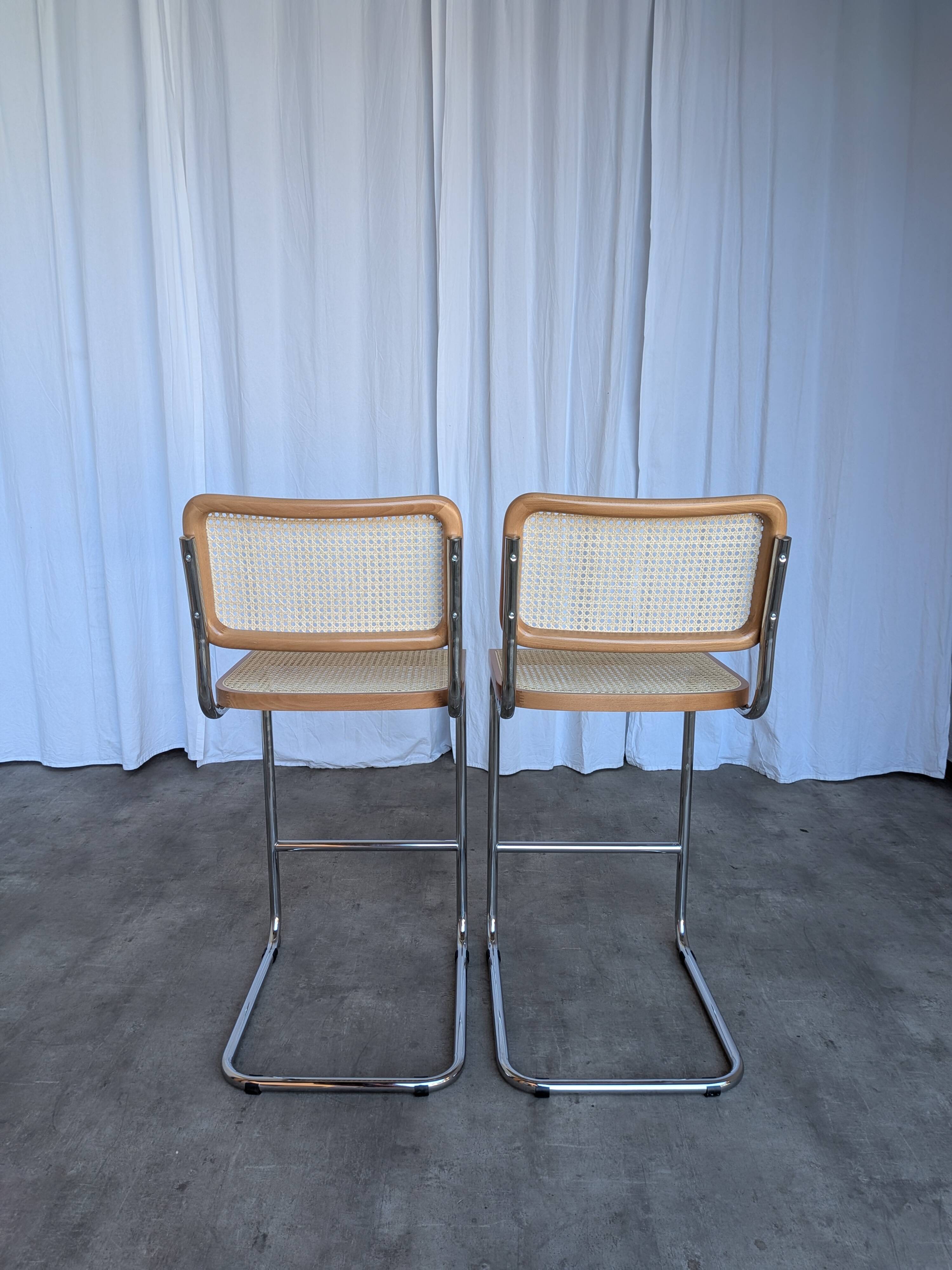 Ensemble de 2 chaises haute Bar Cesca / Design Marcel Breuer / Noyer clair, osier