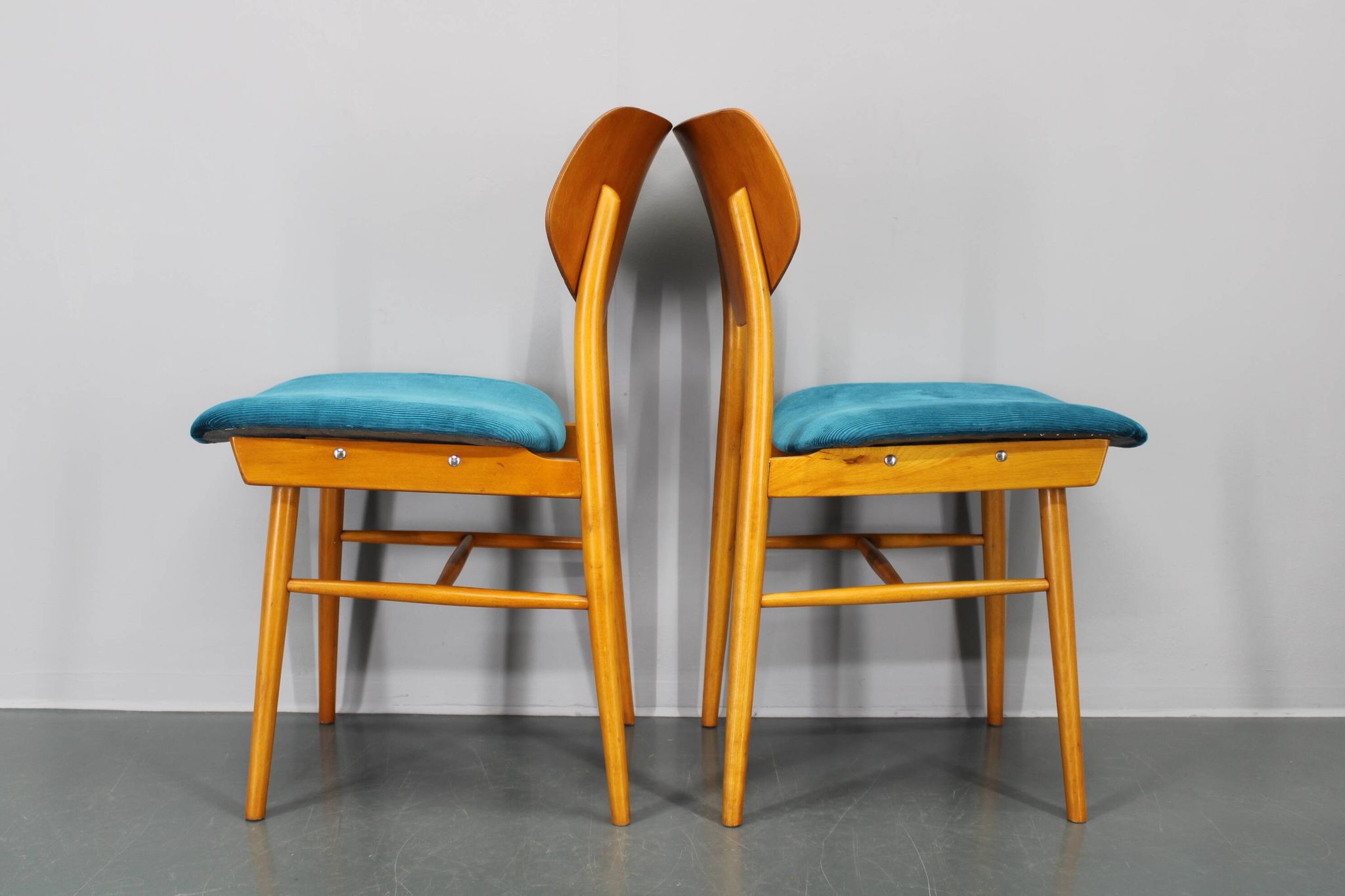 Ensemble de quatre chaises de salle à manger en hêtre des années 1970 par TON, Tchécoslovaquie
