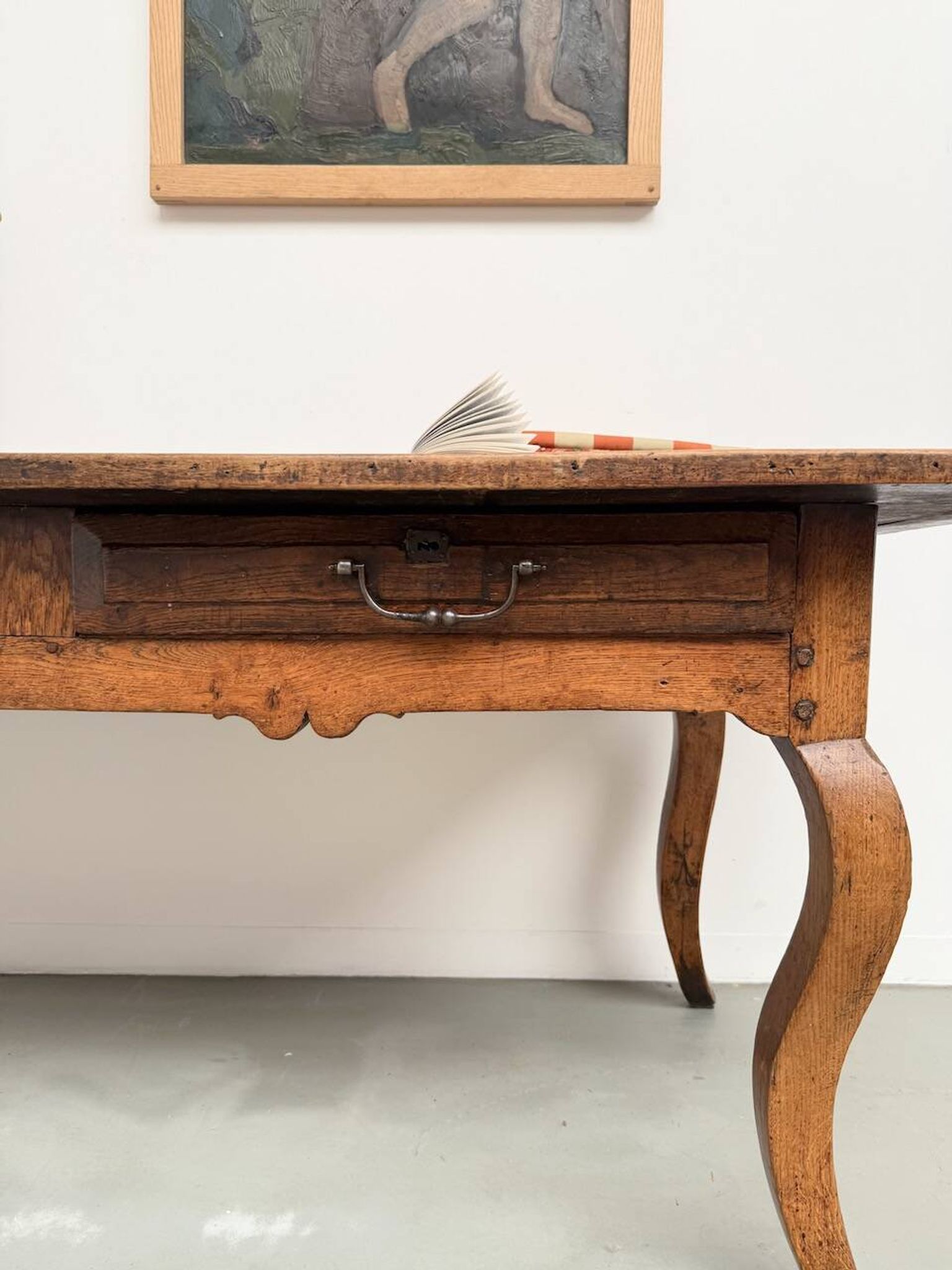 Table, drapière en noyer, XIXème s.