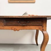 Table, drapière en noyer, XIXème s.