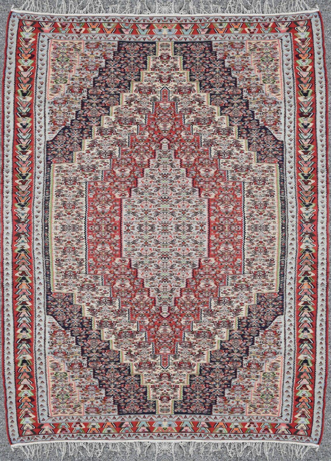 Kilim Rug: Senneh Iran: 2.95 x 2.00 metres - "Galerie Sardje"