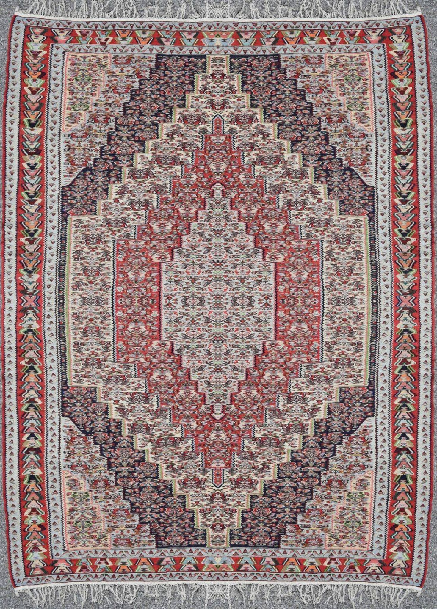 Kilim Rug: Senneh Iran: 2.95 x 2.00 metres - "Galerie Sardje"