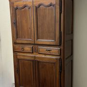 Armoire en noyer d'époque XIX ème