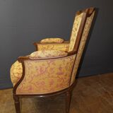 Pair of Louis XVI Bergères in walnut, late 18th century.