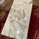 Table basse laiton et marbre blanc style Louis XVI