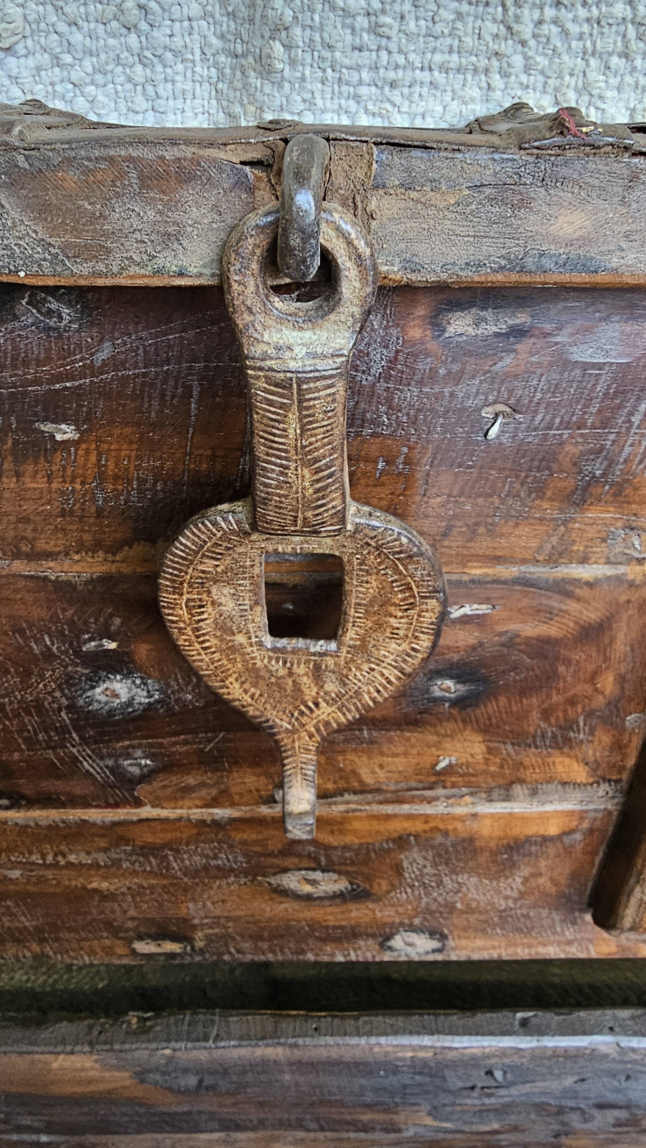 Old chest - dowry console from Bikaner in teak and wrought iron