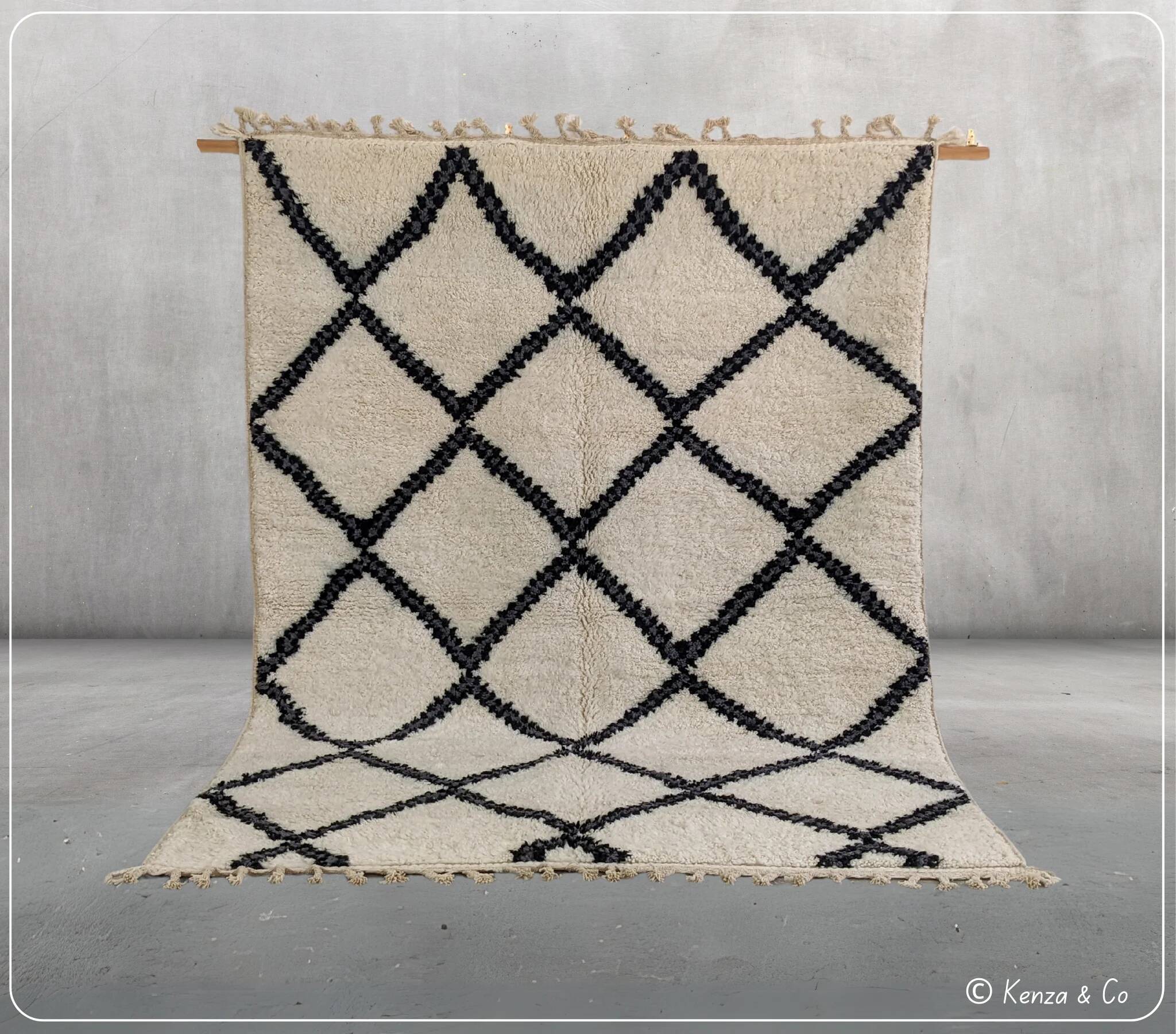 Large Beni Ouarain rug, 280 x 205 cm