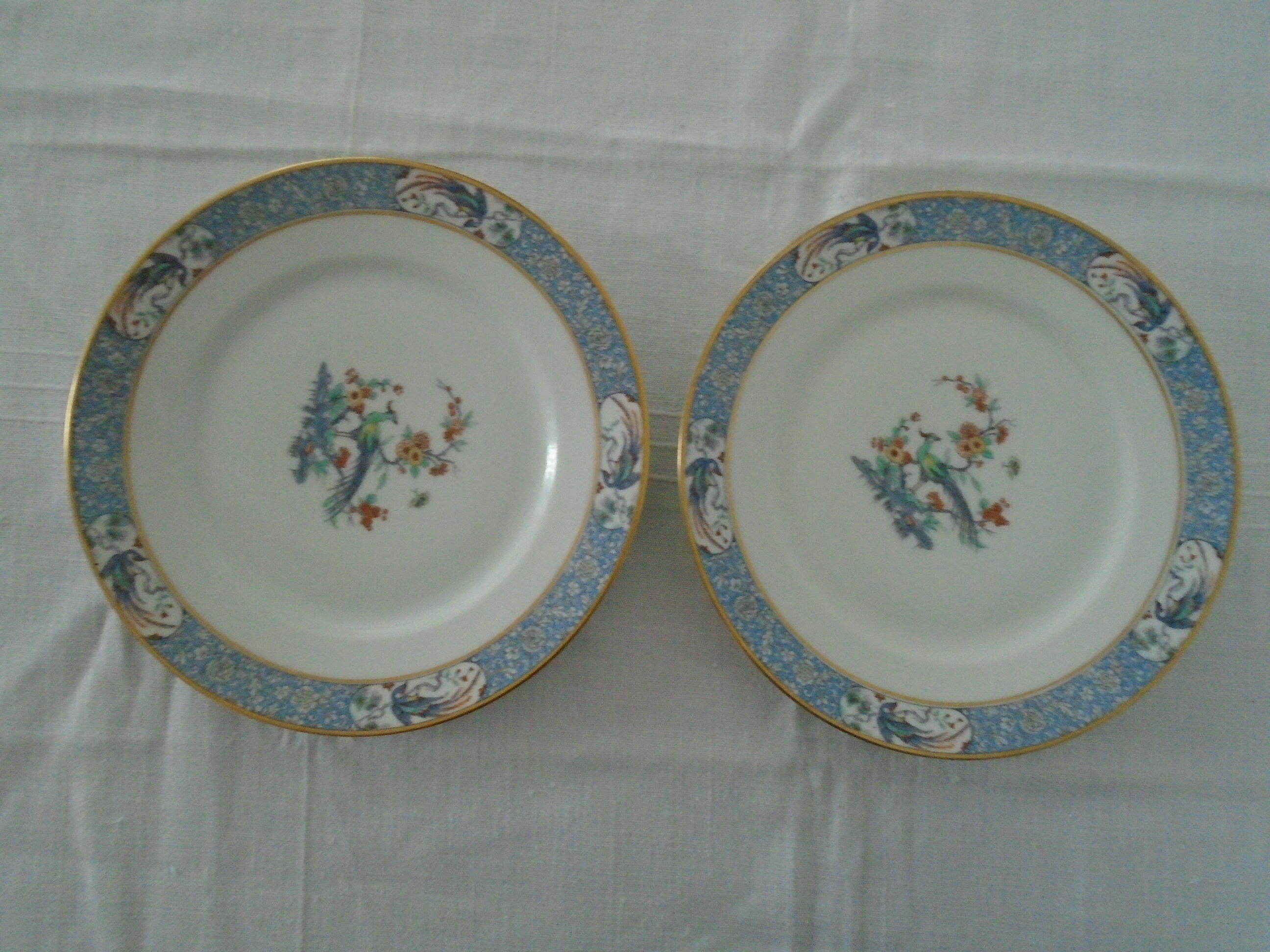 2 flat plates Haviland Limoges blue decoration and gold medallion bird