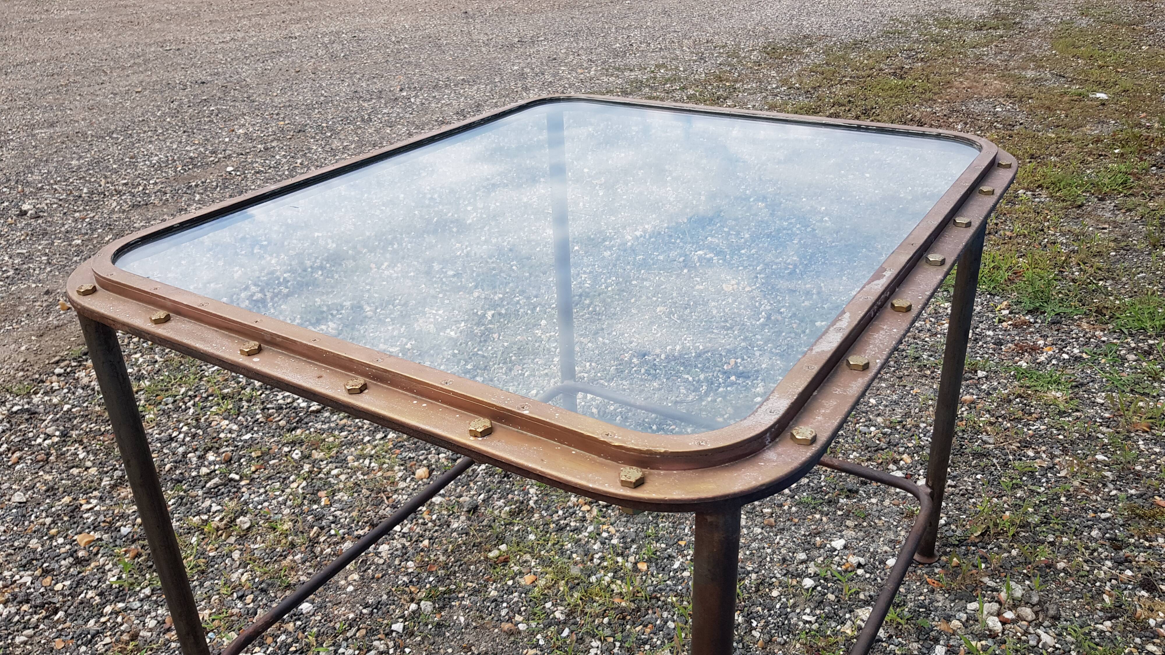 Table with an old ship porthole in brass and a metal base / 100 x 85 x 76 cm
