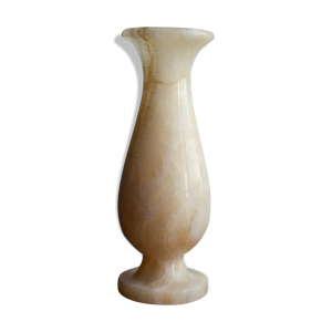 Vase en marbre blanc