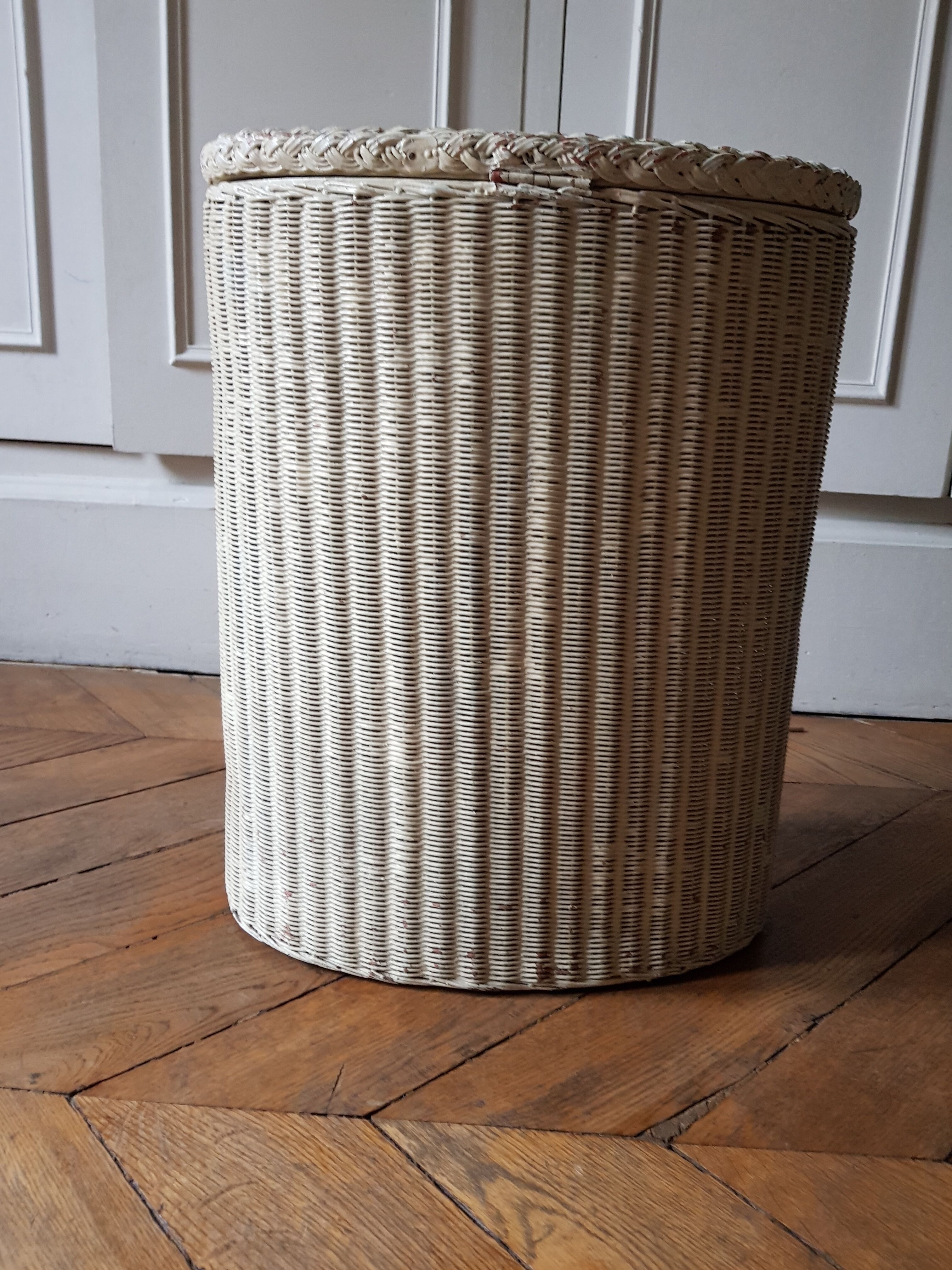 White lacquered wicker laundry box