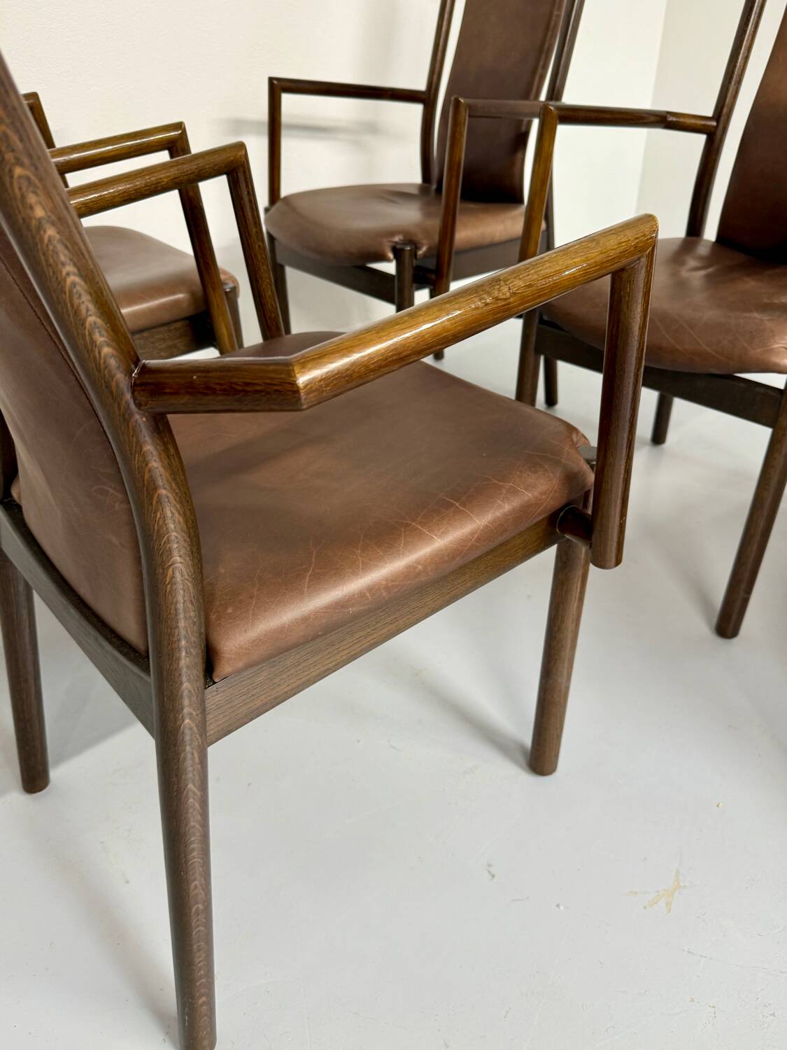 Set of 8 wooden and thick leather armchairs, Girsberger design, 80s