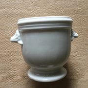 Cache pot moutardier ou saucière en porcelaine blanche