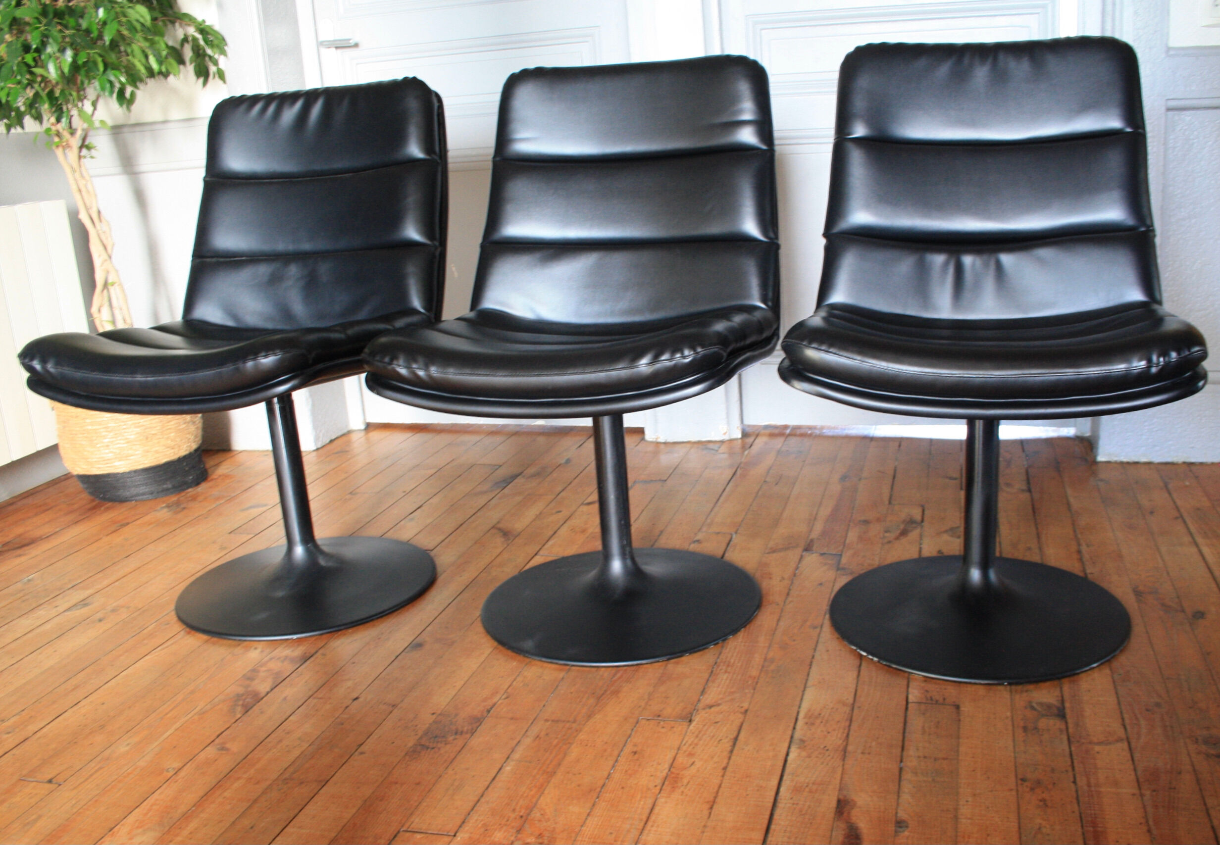 Office chair Artifort by G. Harcourt