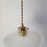 Serrated opaline suspension