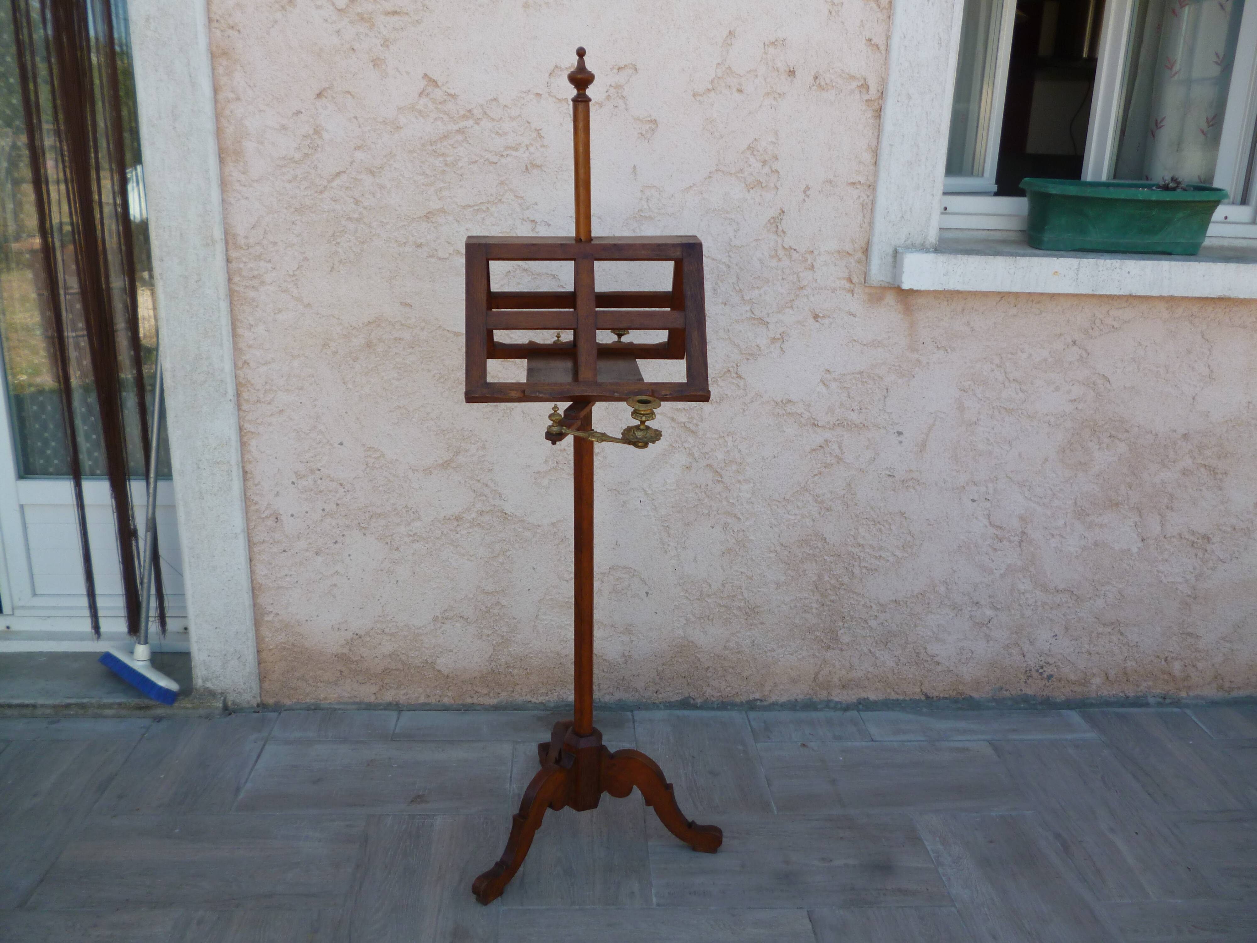 Wooden swivel double led with 19th century candlesticks