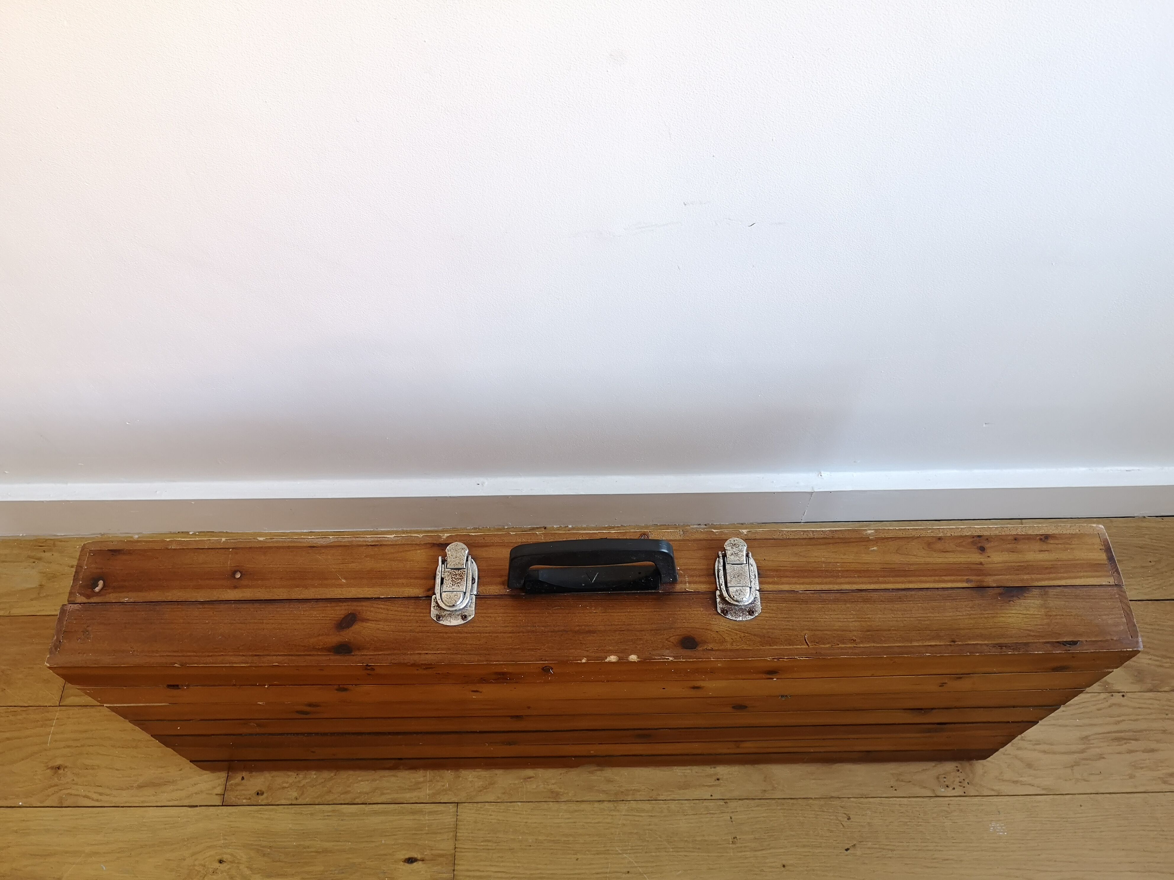 Folding wood picnic table