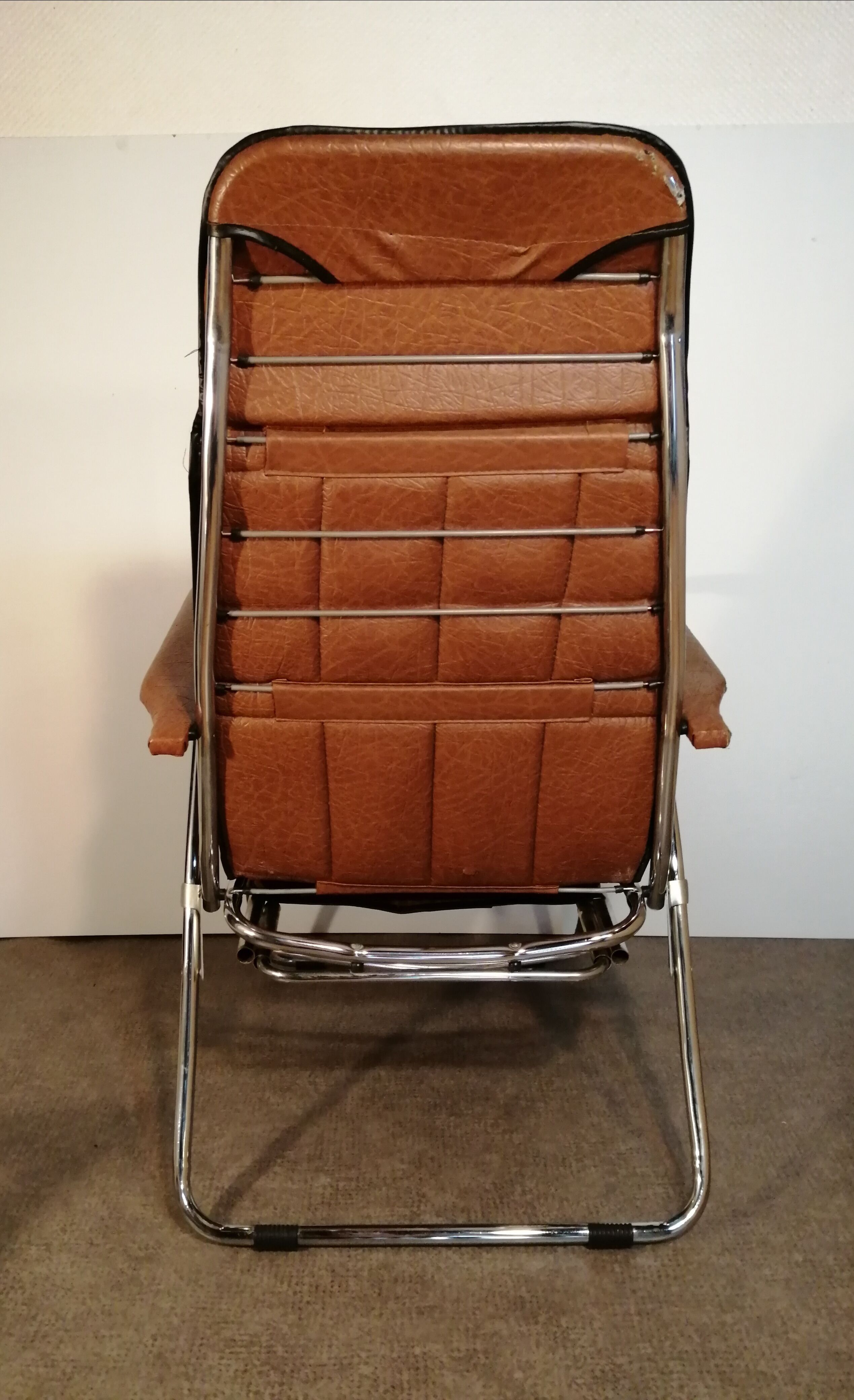 Maule Marga brown leatherette reclining and folding armchair made in Italy vintage 1970