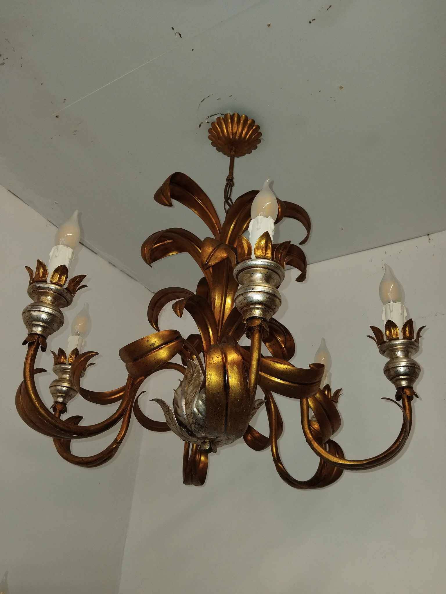 Large Holywood Regency chandelier with 6 light arms from the 60s/70s