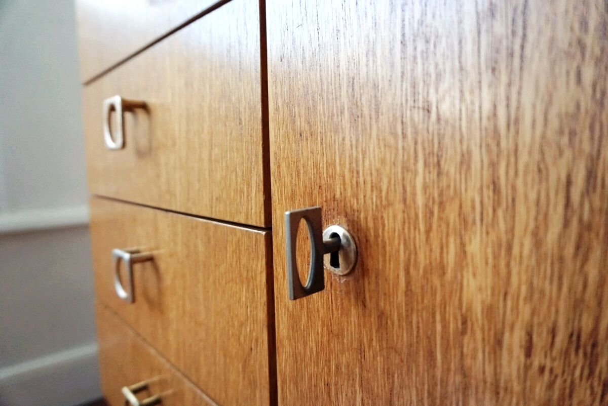 Vintage dresser 4 drawers 1 door