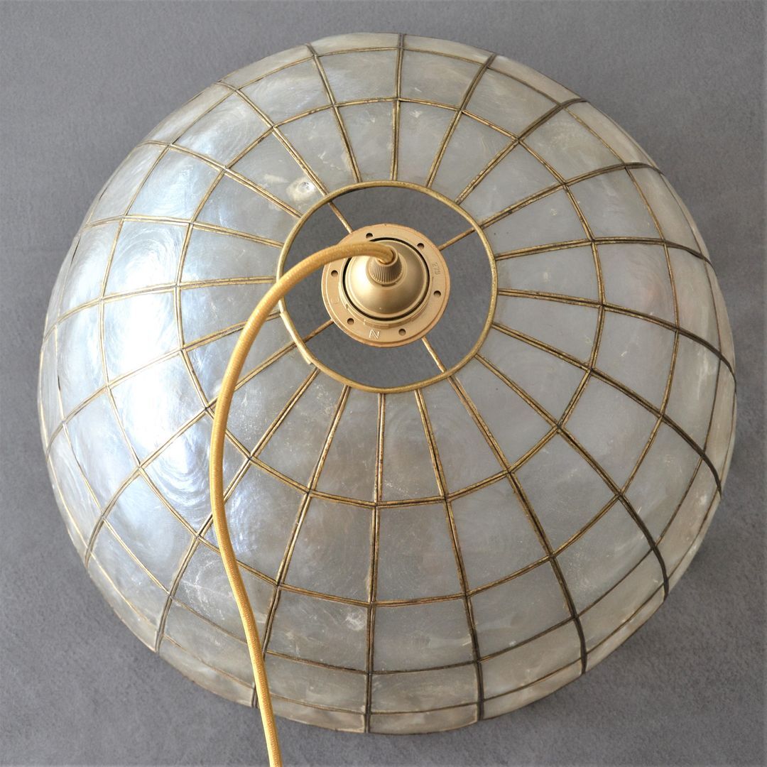 Mother-of-pearl and brass suspension