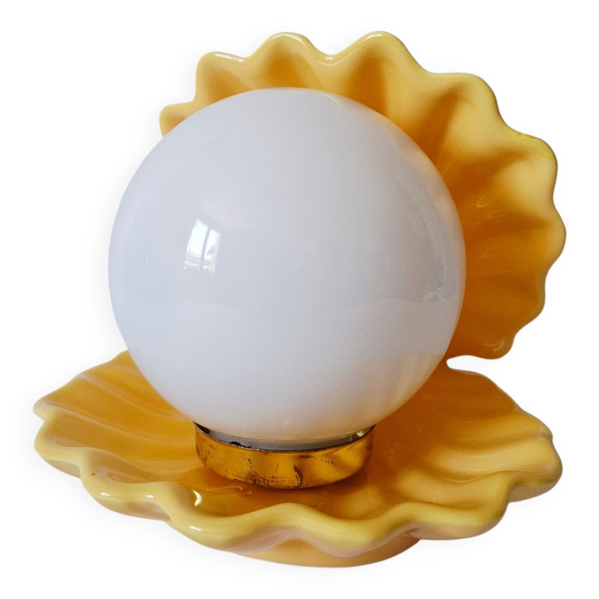 Vintage shell ceramic lamp