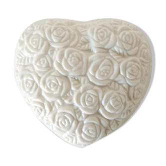 Porcelain heart box