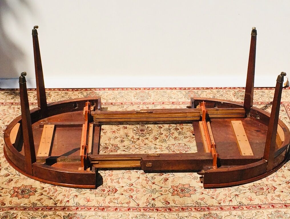 19th expandable empire table 4/6 p