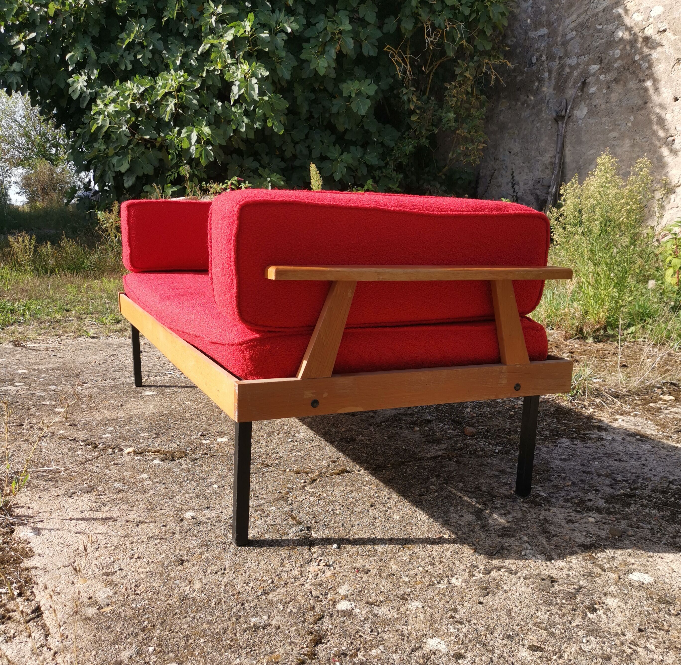 Vintage stretch scandinavian daybed