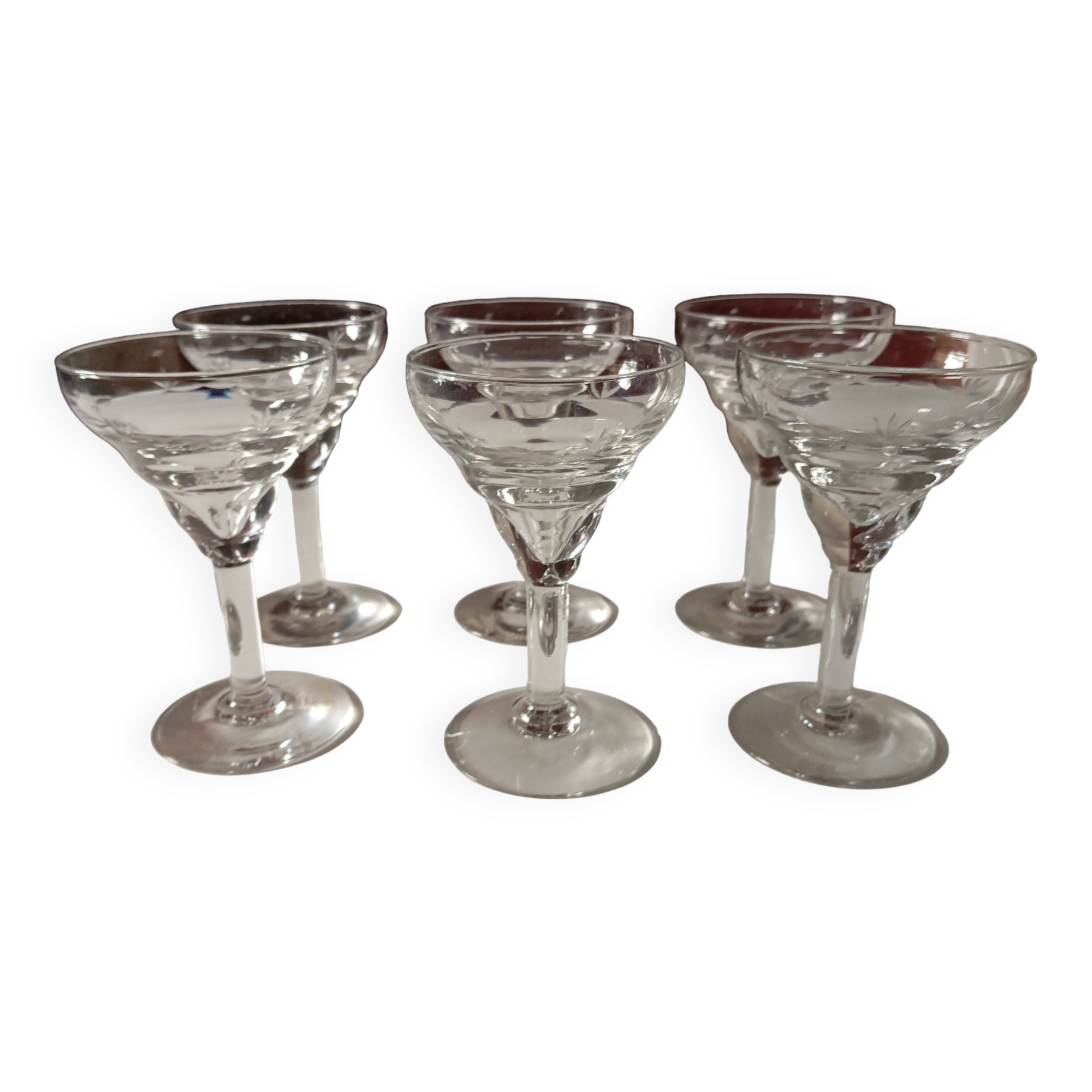 Set of 6 blown aperitif glasses with engraved patterns