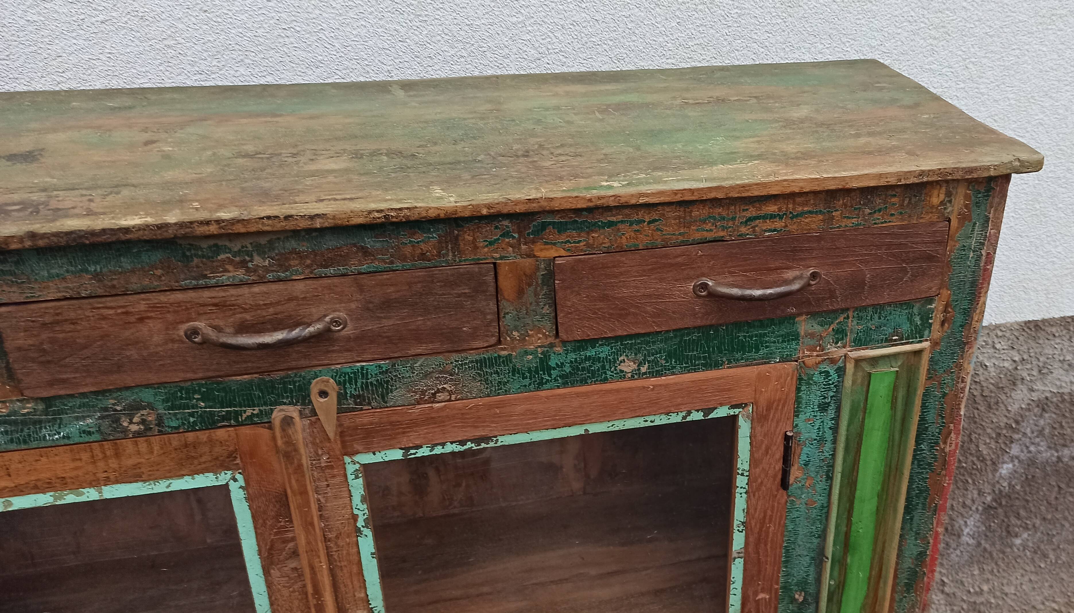 Glazed wooden sideboard with 2 doors