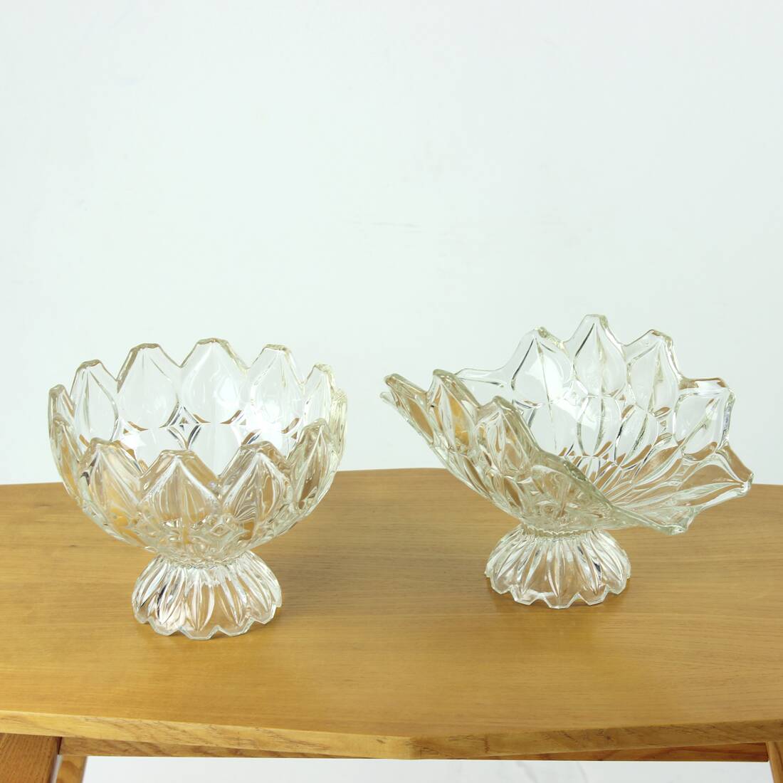 Large Pressed Glass Bowl, Tulip Collection Hermanowa Hut, 1957