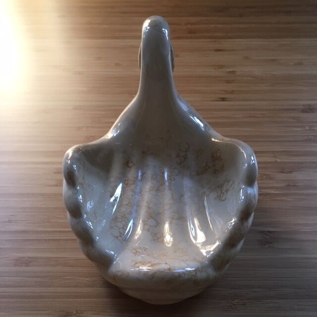 Ceramic swan pocket tray