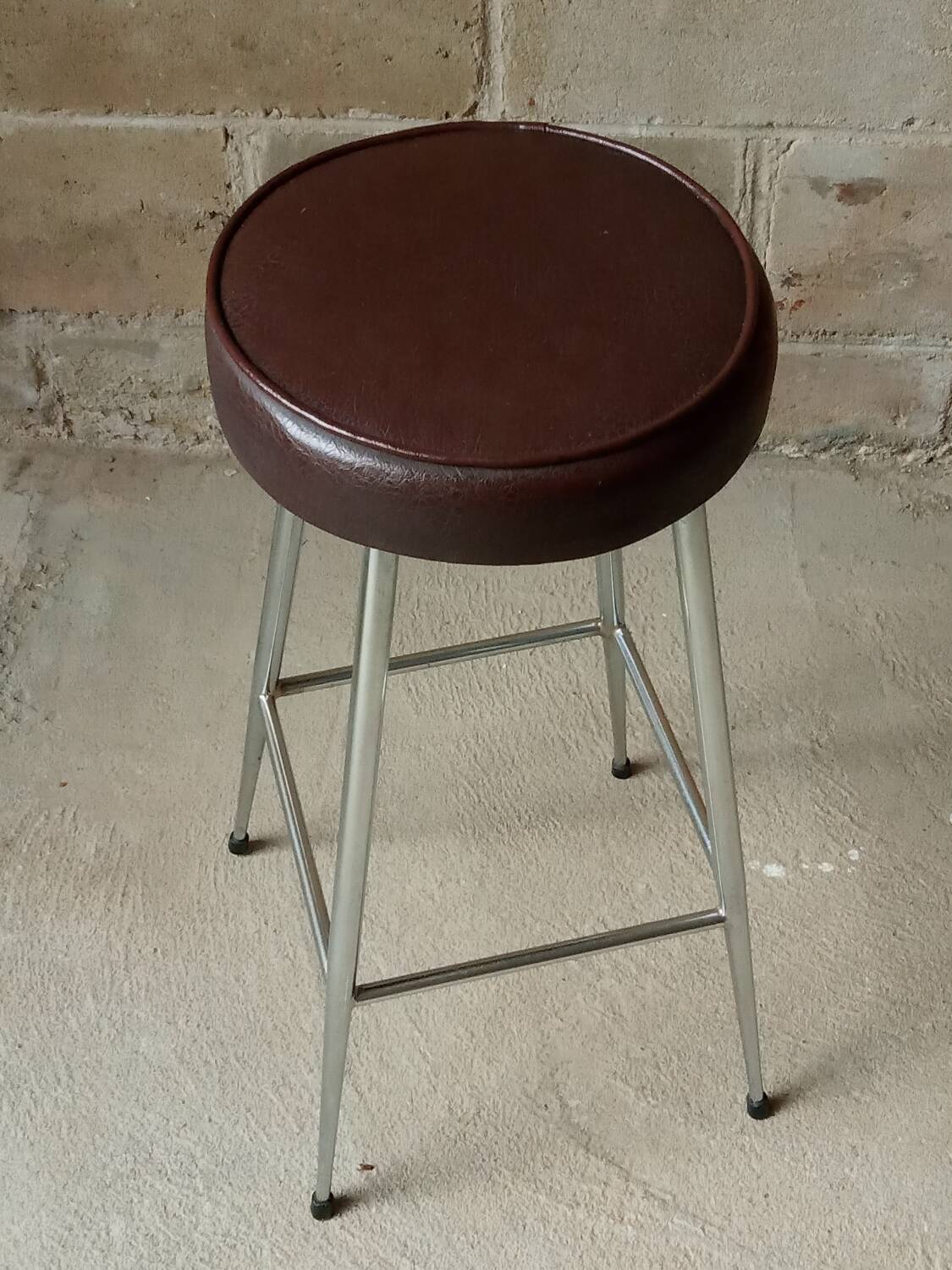 High leatherette stool