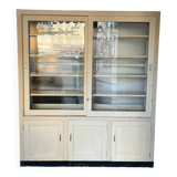 Display cabinet for shop