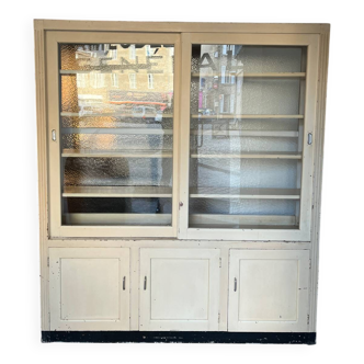 Display cabinet for shop